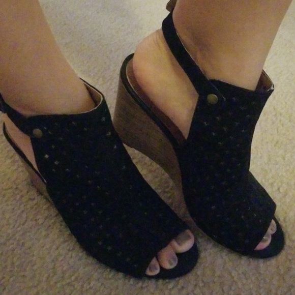 Lucky Brand Wedge Sandals - Picture 1 of 4